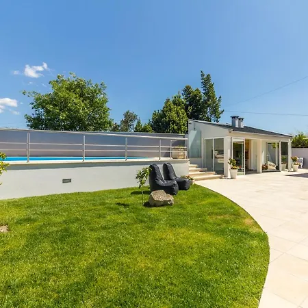 Casa De Monsanto | * למאגו