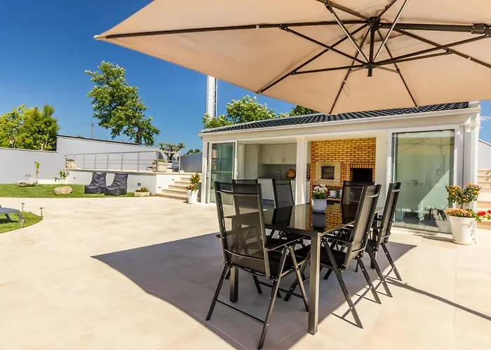 Casa De Monsanto | *